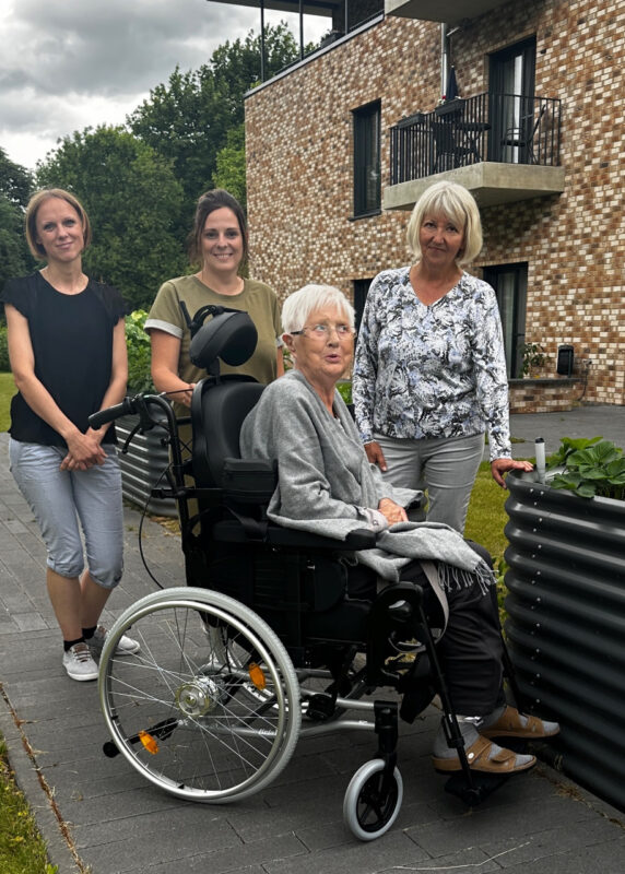 Im Hospiz Am Stadtpark in Nordhausen konnte dank der Unterstützung vom Hospizverein Nordhausen e.V. ein Pflegerollstuhl angeschafft werden.